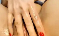 Chick Fingering Her Pussy Close Up