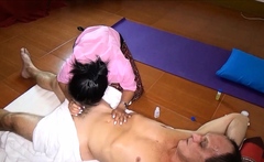 Amateur Massage Babe Gives Full Service