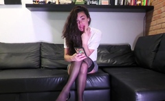 SPH British babe makes fun of losers